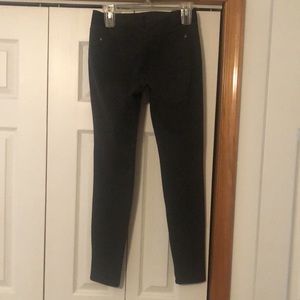 Simply vera vera Wang skinny pants size small very dark charcoal gray